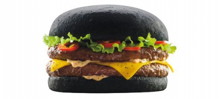 Nous avons testé le Dark Vador Burger Noir de chez Quick