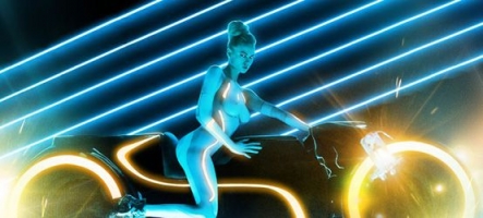 (Int -16 ans) PlayBoy donne dans le Tron